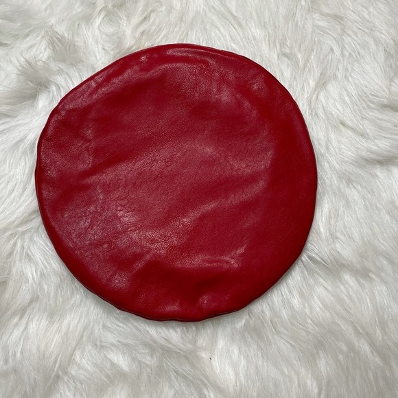 NEW TRENDY RED FAUX LEATHER BERET - Picture 5 of 12